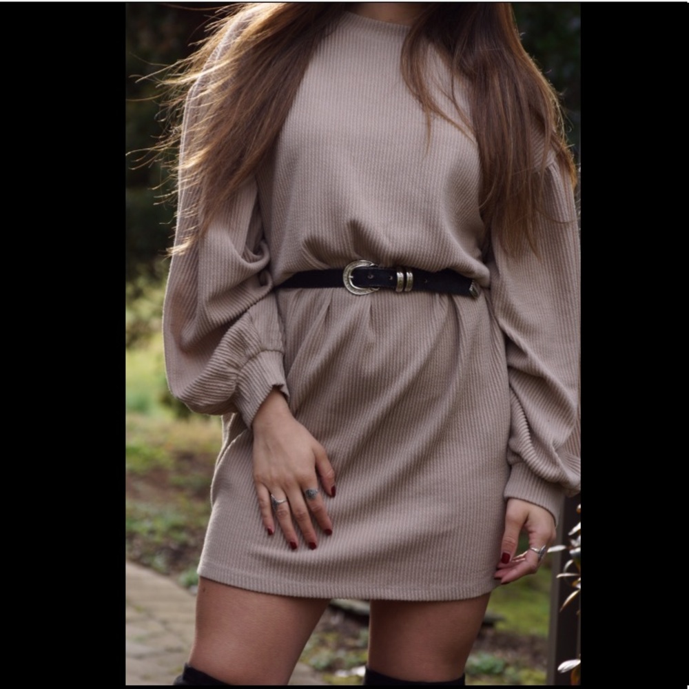 Ballon sleeve sweater dress